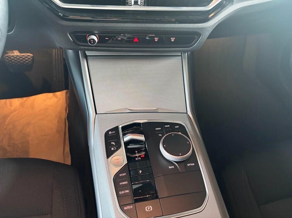 Bmw 330e Touring BUSINESS ADVANTAGE (IVA ESPOSTA)