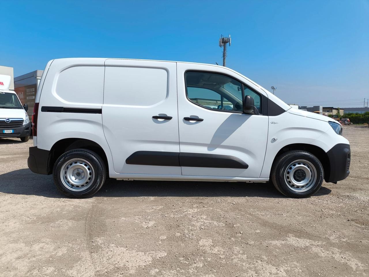 PEUGEOT PARTNER FURGONATO L1 100 CV. PREMIUM RIF:825