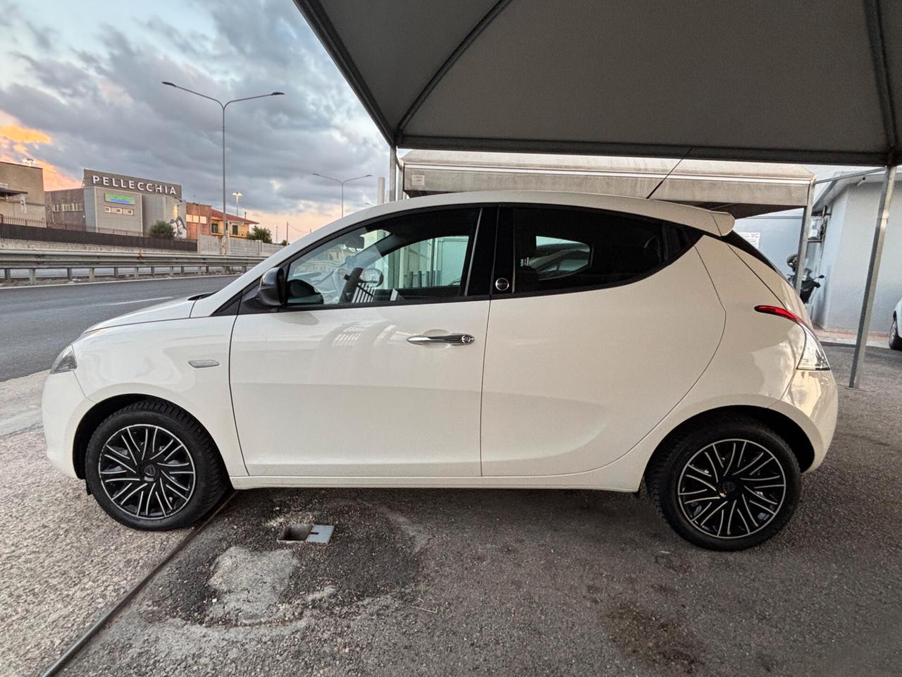 Lancia Ypsilon 1.2 69 CV 5 porte GPL Ecochic Gold