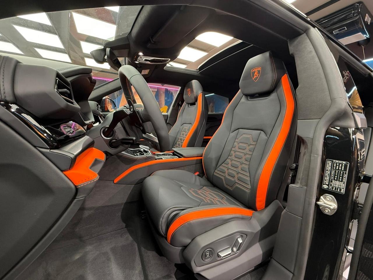 Lamborghini Urus 4.0 SE (288)
