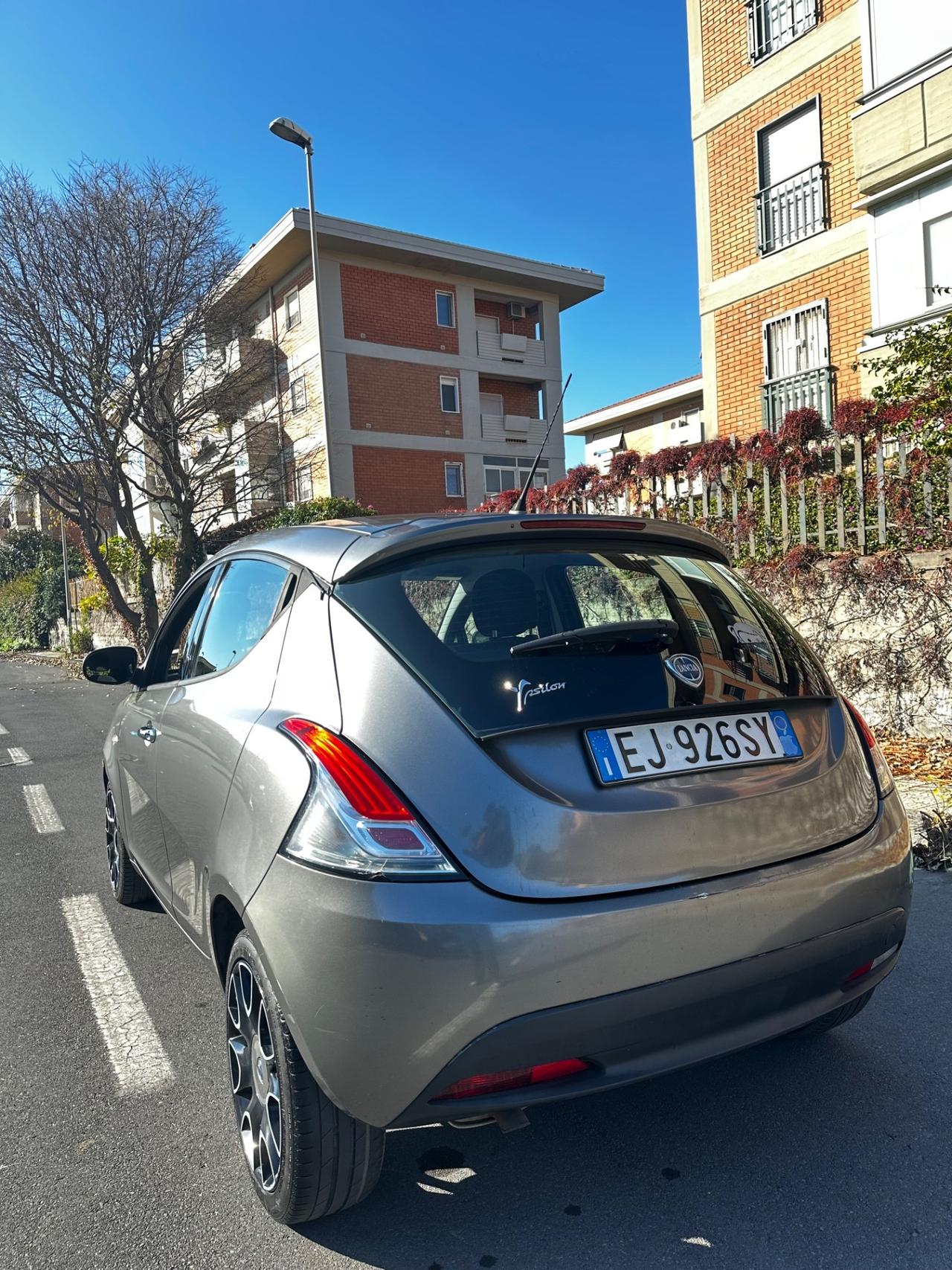 Lancia Ypsilon 1.3 MJT 75 CV Platino