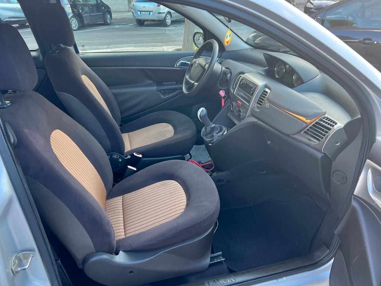 Lancia Ypsilon 1.3 MJT 75 CV Oro Giallo