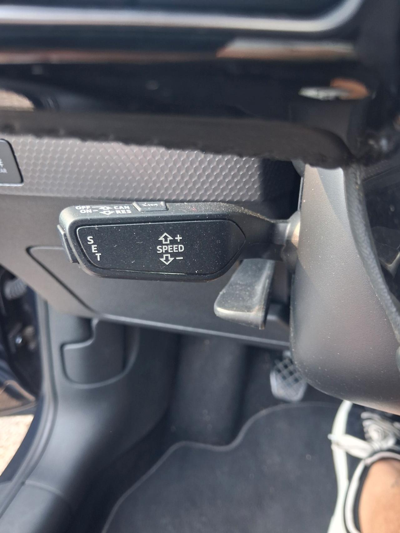 Audi A1 citycarver 30 TFSI Identity Contrast