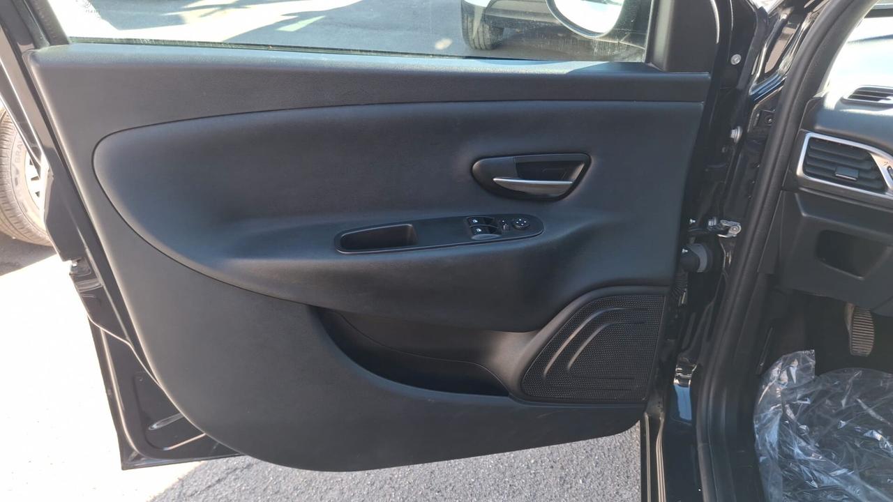 Lancia Ypsilon 1.2 69 CV 5 porte Gold