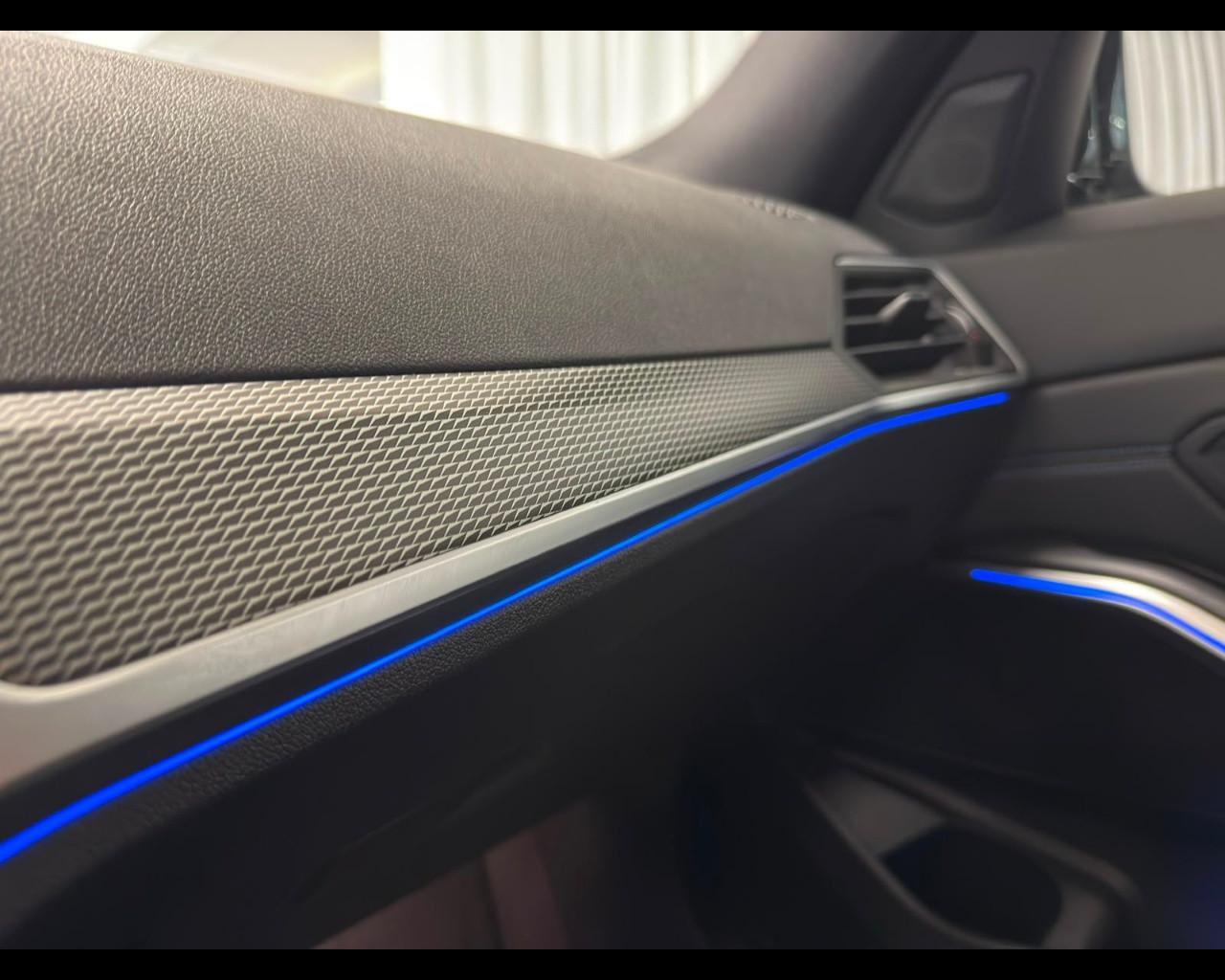 BMW Serie 3(G20/1-80/1) - 318d Touring Msport