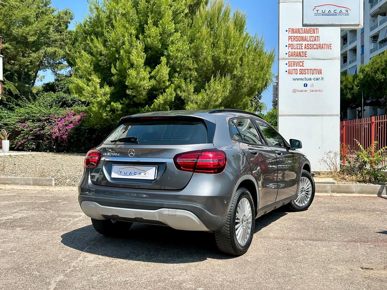 Mercedes-Benz GLA 200 D 200 Business #11388