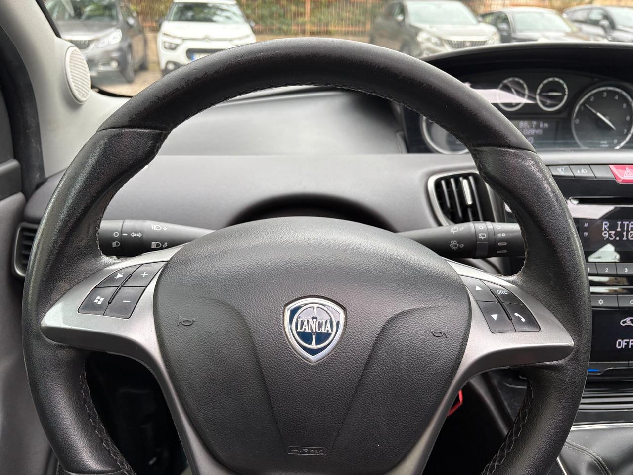 Lancia Ypsilon 0.9 TwinAir 85 CV 5 porte S&S Platinum