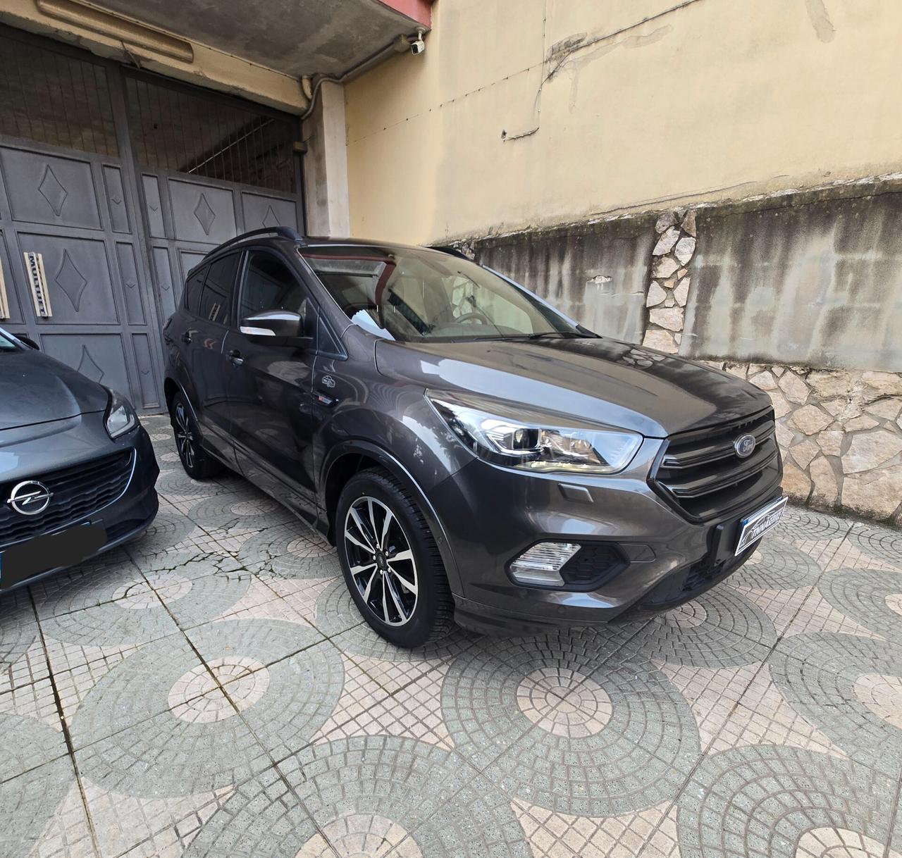 Ford Kuga 1.5 TDCI 120 CV S&S 2WD ST-Line