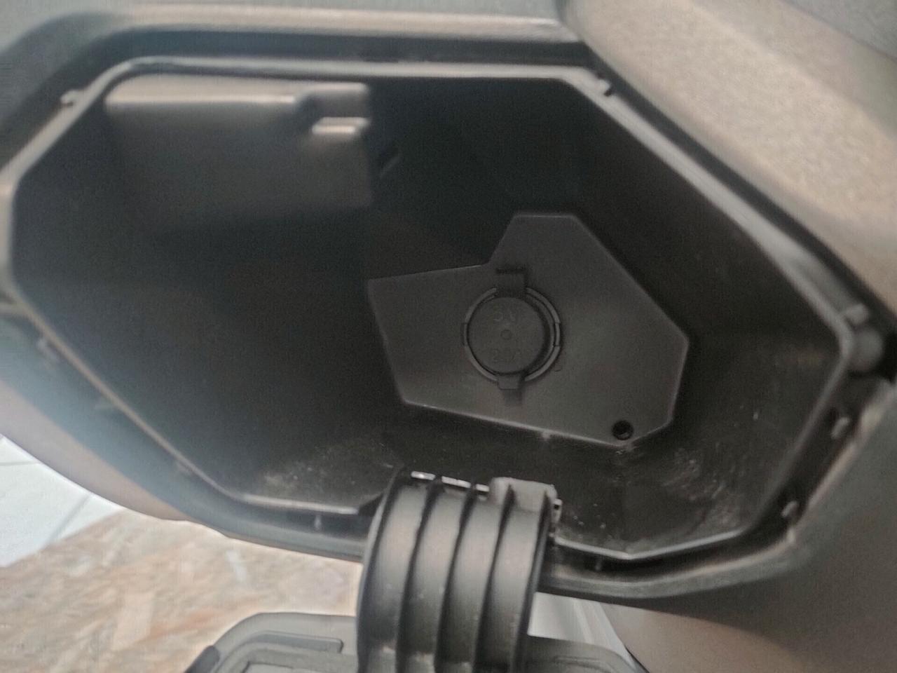 Kymco X-Town 300 I con ABS e bauletto in tinta