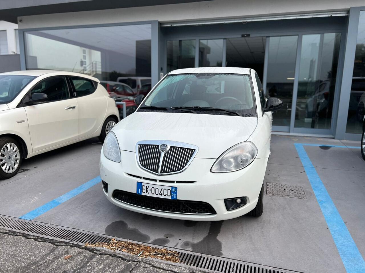 Lancia Ypsilon 1.3 MJT 75 CV Unyca