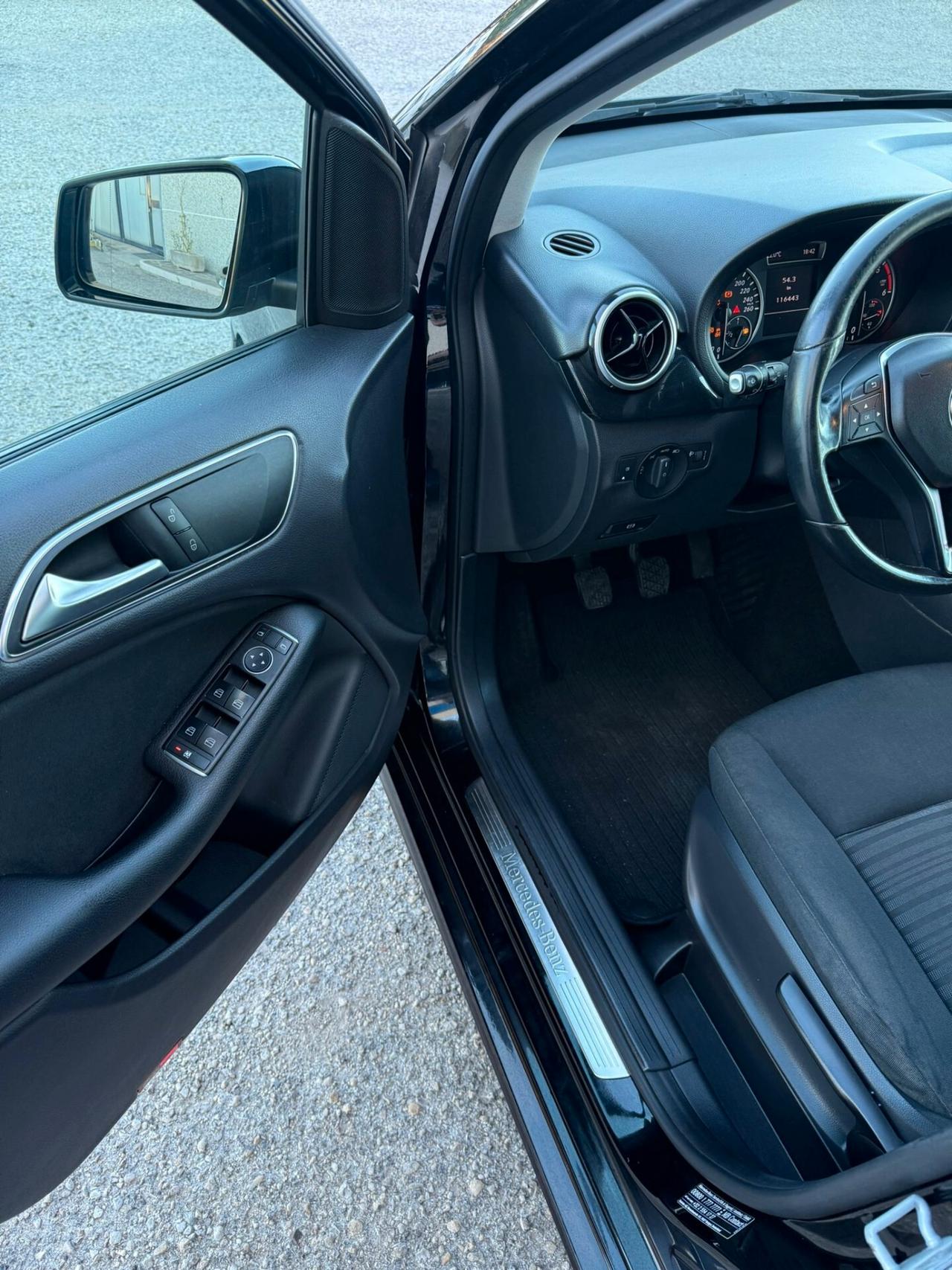 Mercedes-benz B 180 - PERMUTO
