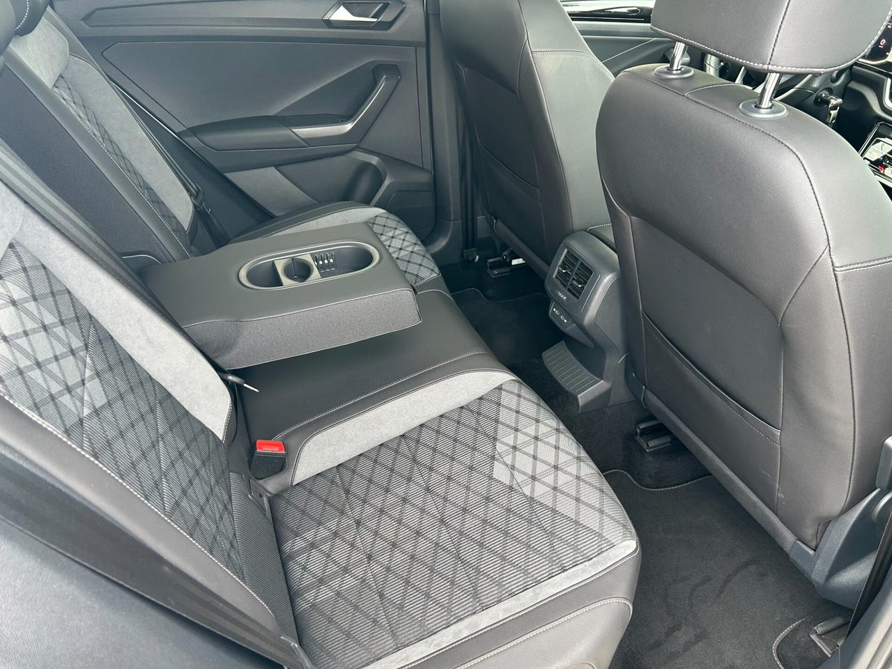 Volkswagen T-Roc 1.5 TSI ACT DSG R-Line