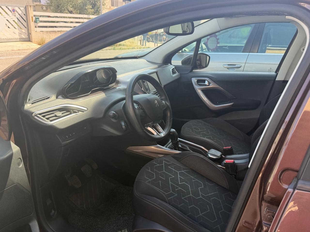 Peugeot 2008 1.6 e-HDi 115 CV Stop&Start Allure