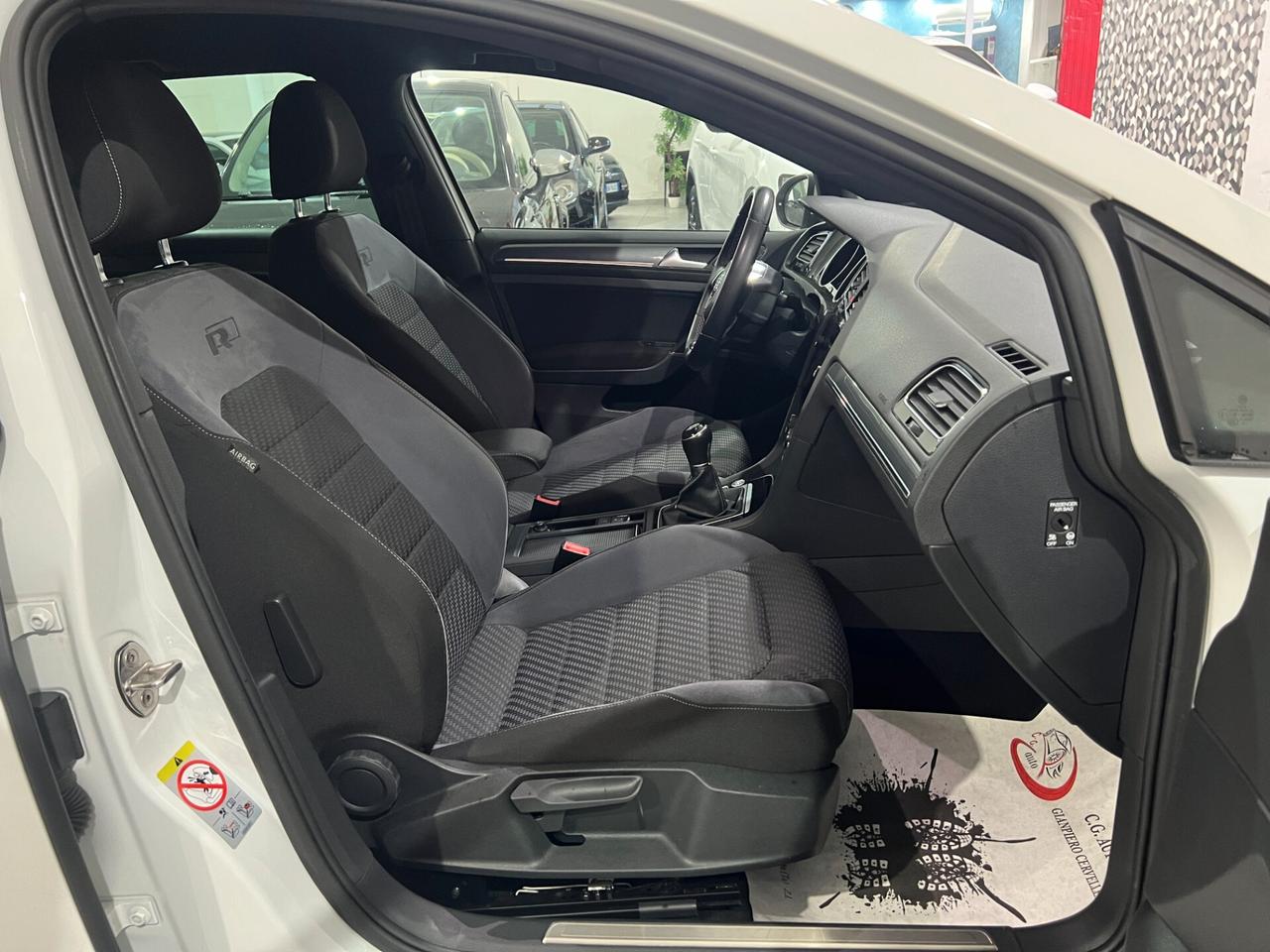 Volkswagen Golf 1.6 116 CV - R-LINE - 2017