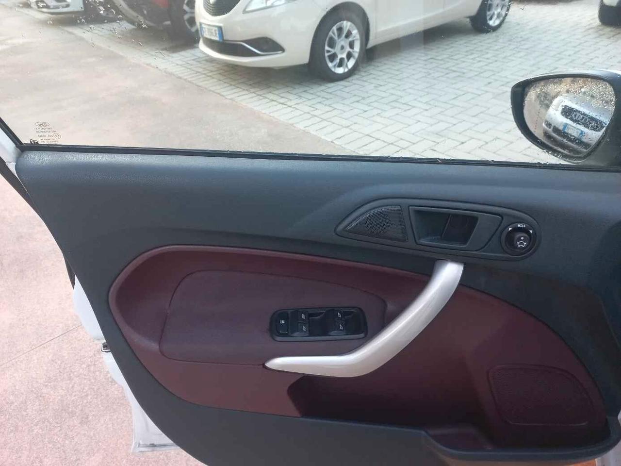 Ford Fiesta 1.4 96 CV AUTOMATICA TITANIUM
