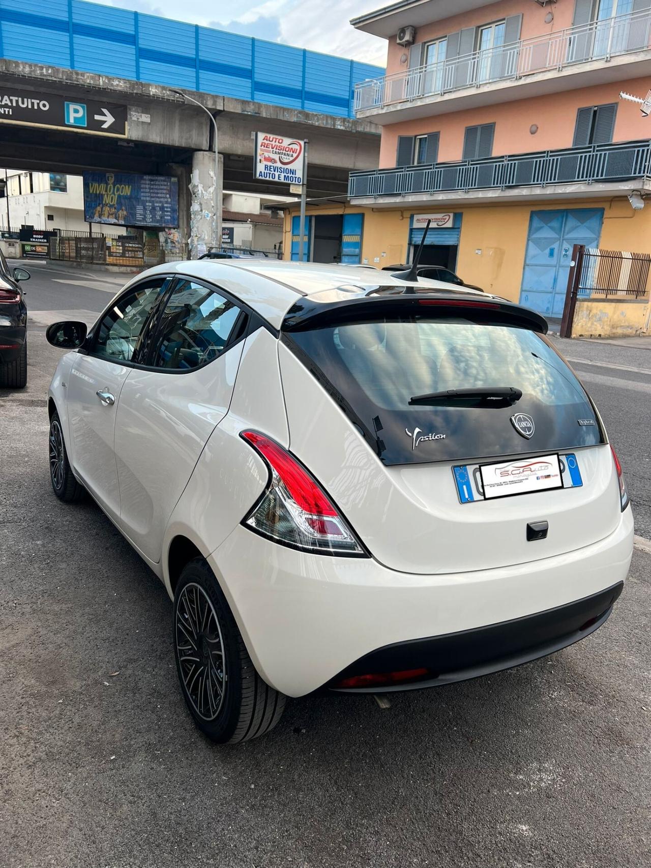 Lancia Ypsilon 1.0 FireFly 5 porte S&S Hybrid Ecochic Gold