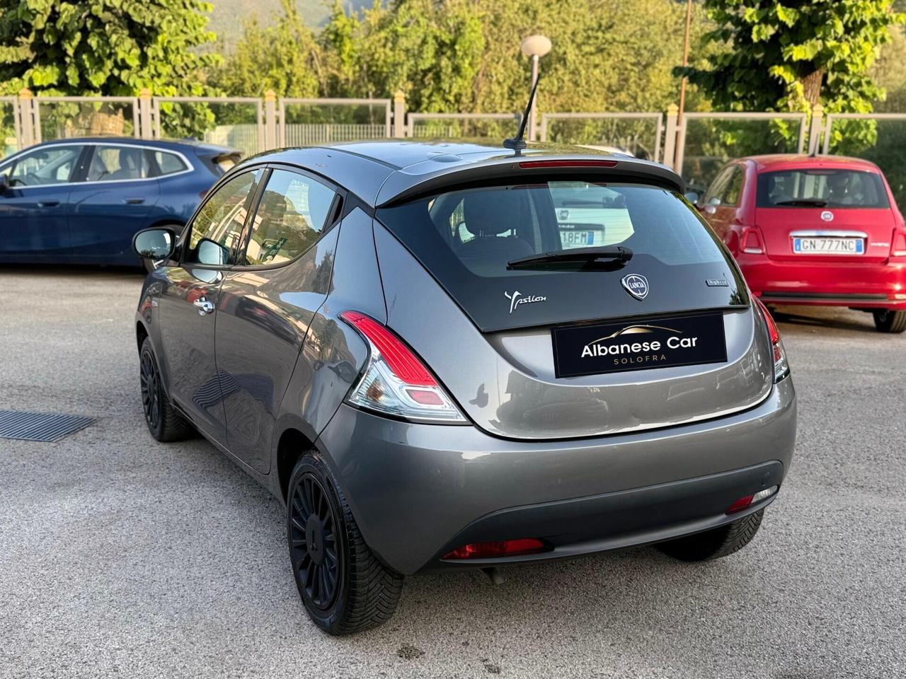Lancia Ypsilon 1.0 FireFly S&S Hybrid Ecochic Silver