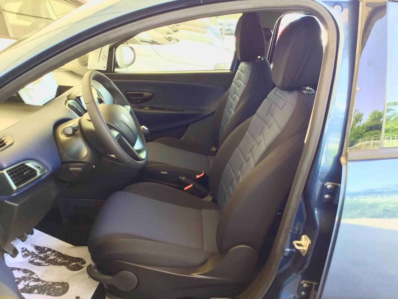 Lancia Ypsilon 1.0 FireFly 70 Cv Hybrid Platino KM0