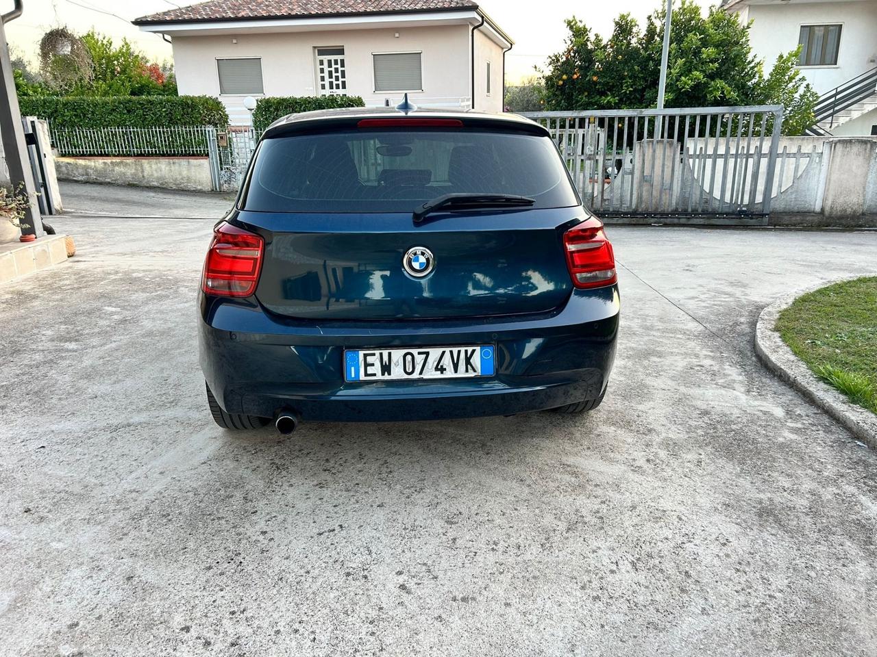 Bmw 116 116d 5p. Unique