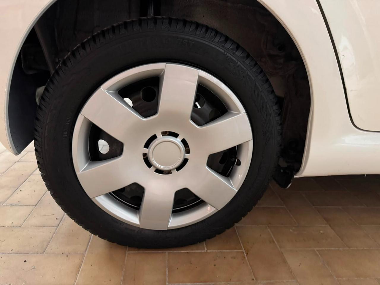 TOYOTA AYGO 1.0 CONNECT – SOLO 59.000 KM – GARANZIA – NEOPATENTATI OK”.