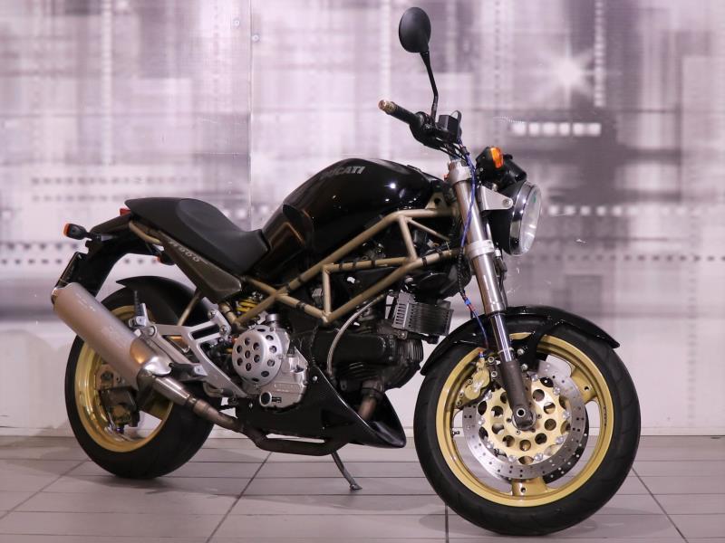 Ducati Monster 900