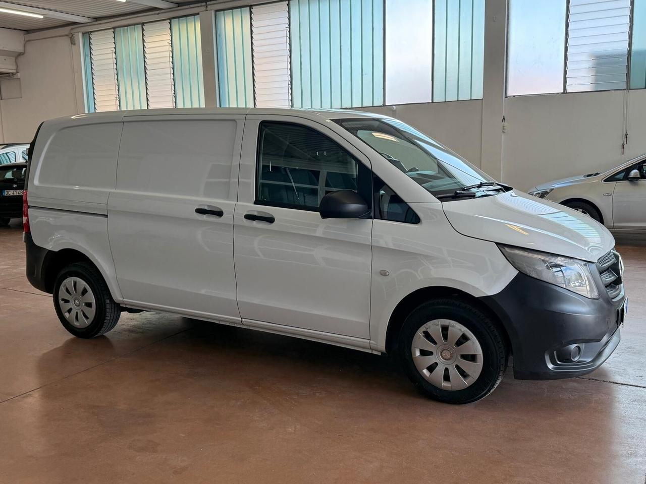 Mercedes Benz VITO 114 CDI COMPACT 2.2 6 MARCE COMPACT