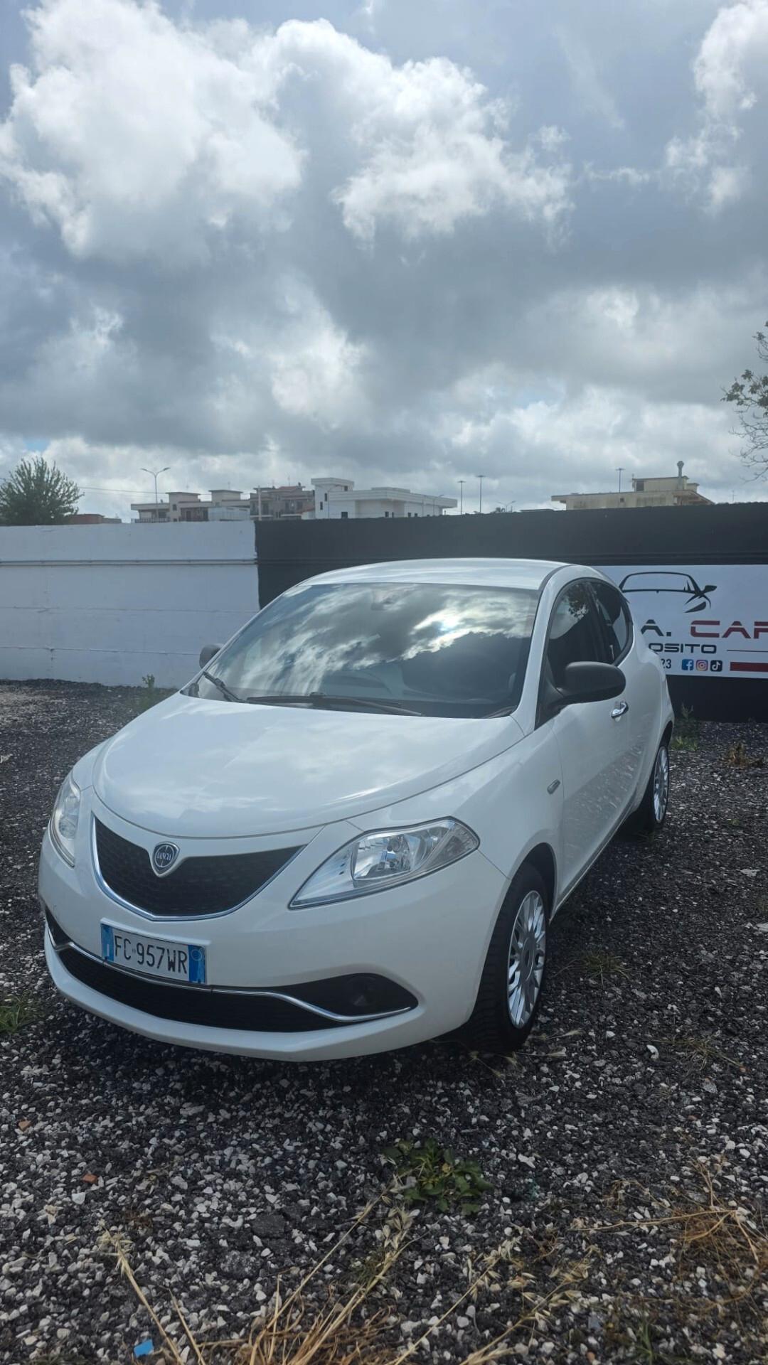 Lancia Ypsilon 1.2 69 CV 5 porte Platinum