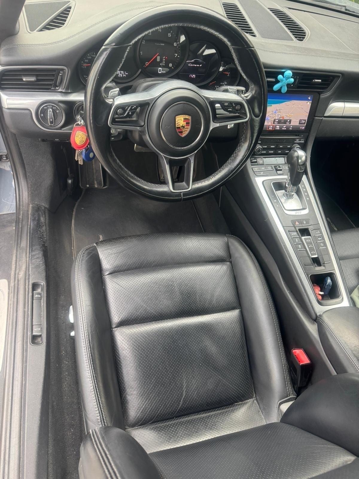 Porsche 911 3.0 Carrera 4 Cabriolet