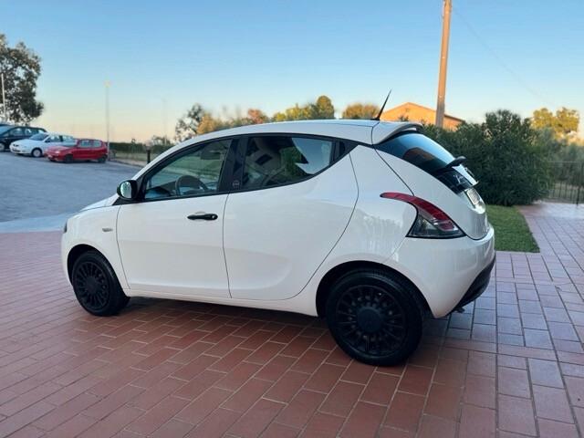 Lancia Ypsilon HYBRID soli 39000 km da 90 euro al mese