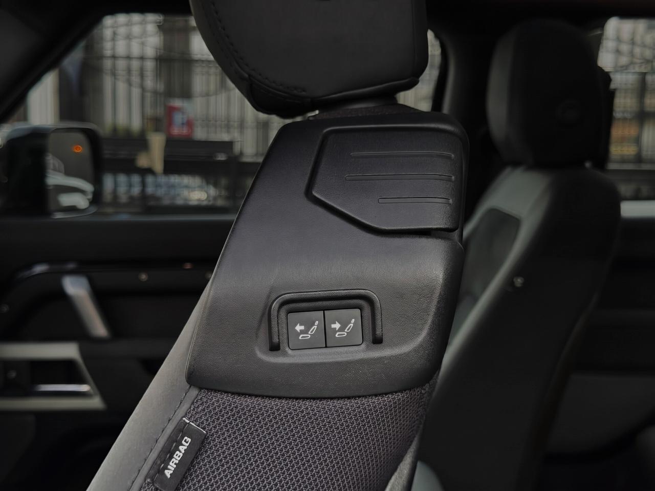 Land Rover Defender 90 3.0d i6 X-Dynamic 200CV TETTO