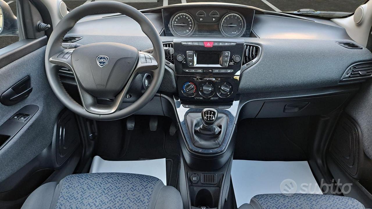 Lancia Ypsilon 1.0 FIREFLY HYBRID