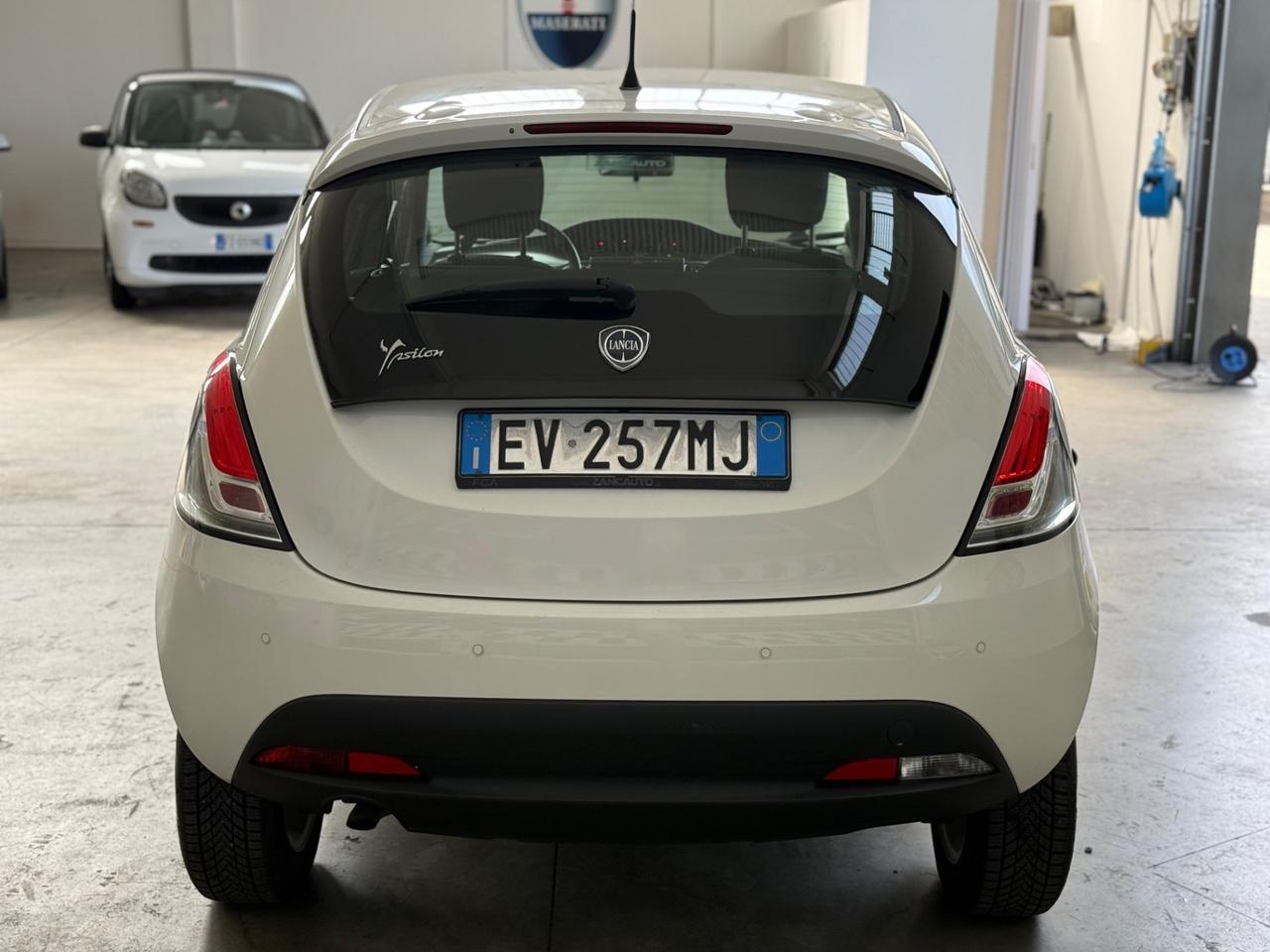Lancia Ypsilon 0.9 TwinAir 85 CV 5 porte Metano