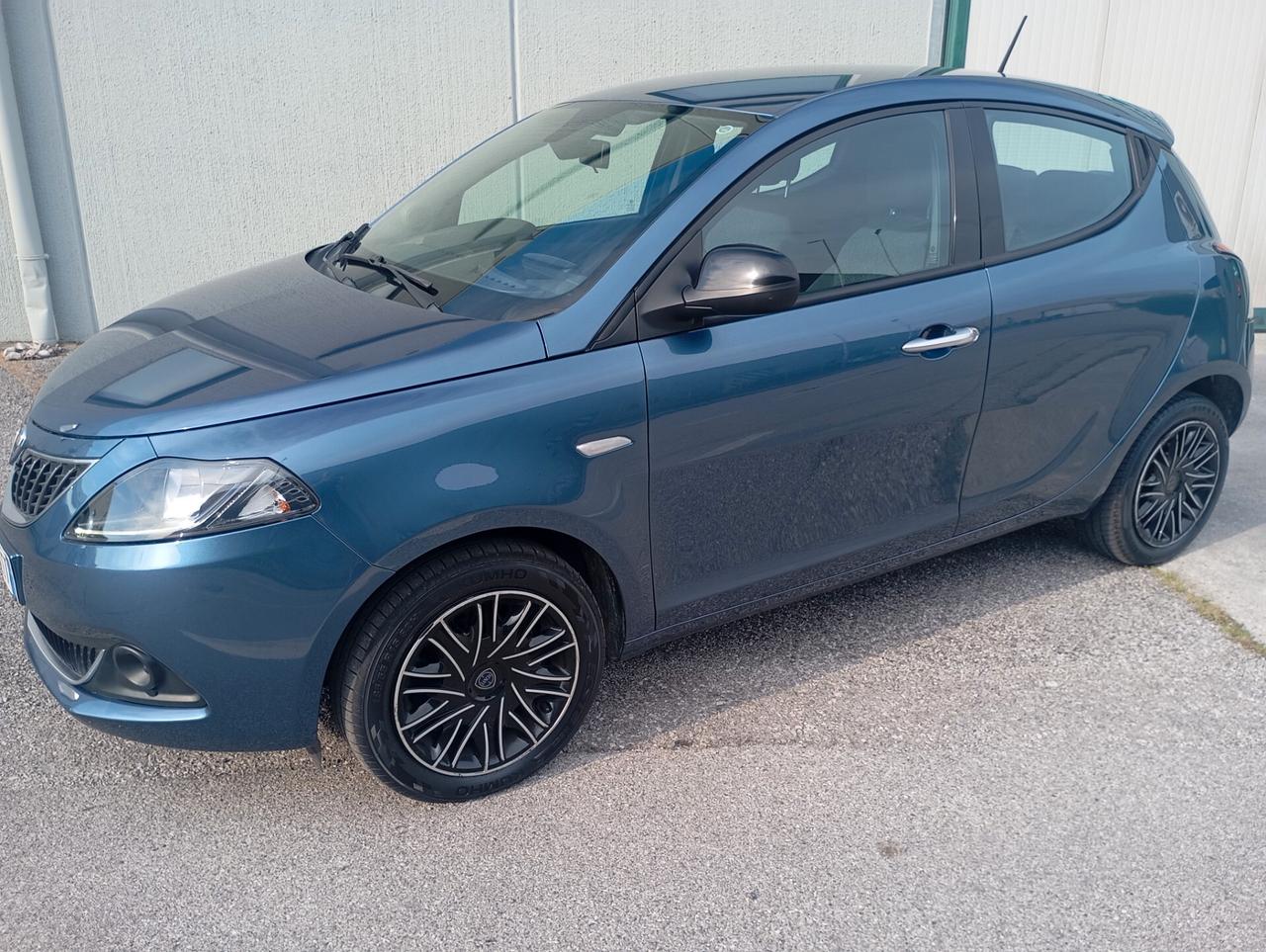 Lancia Ypsilon 1.0 Fire hibrida BENZINA