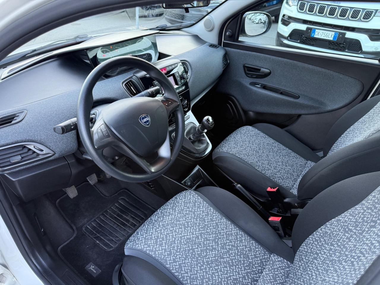 Lancia Ypsilon 1.0 69 Cv FireFly 5 porte S&S Hybrid Silver Plus