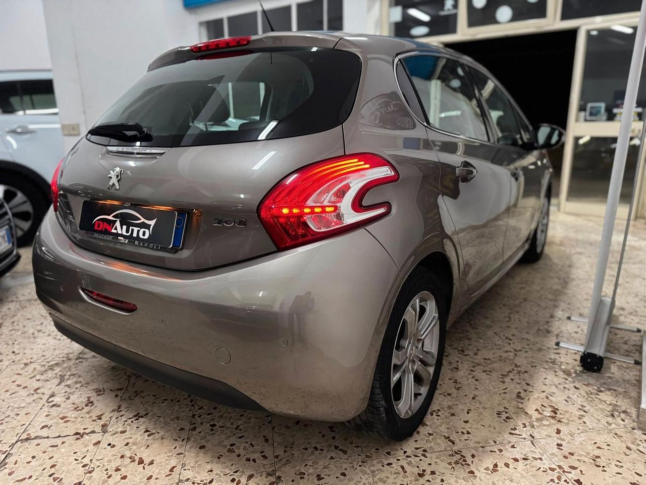 Peugeot 208 1.4 HDi 68 CV 5 porte Allure