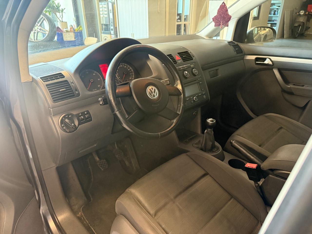 Volkswagen Touran 2.0 16V TDI Highline 7 POSTI!!