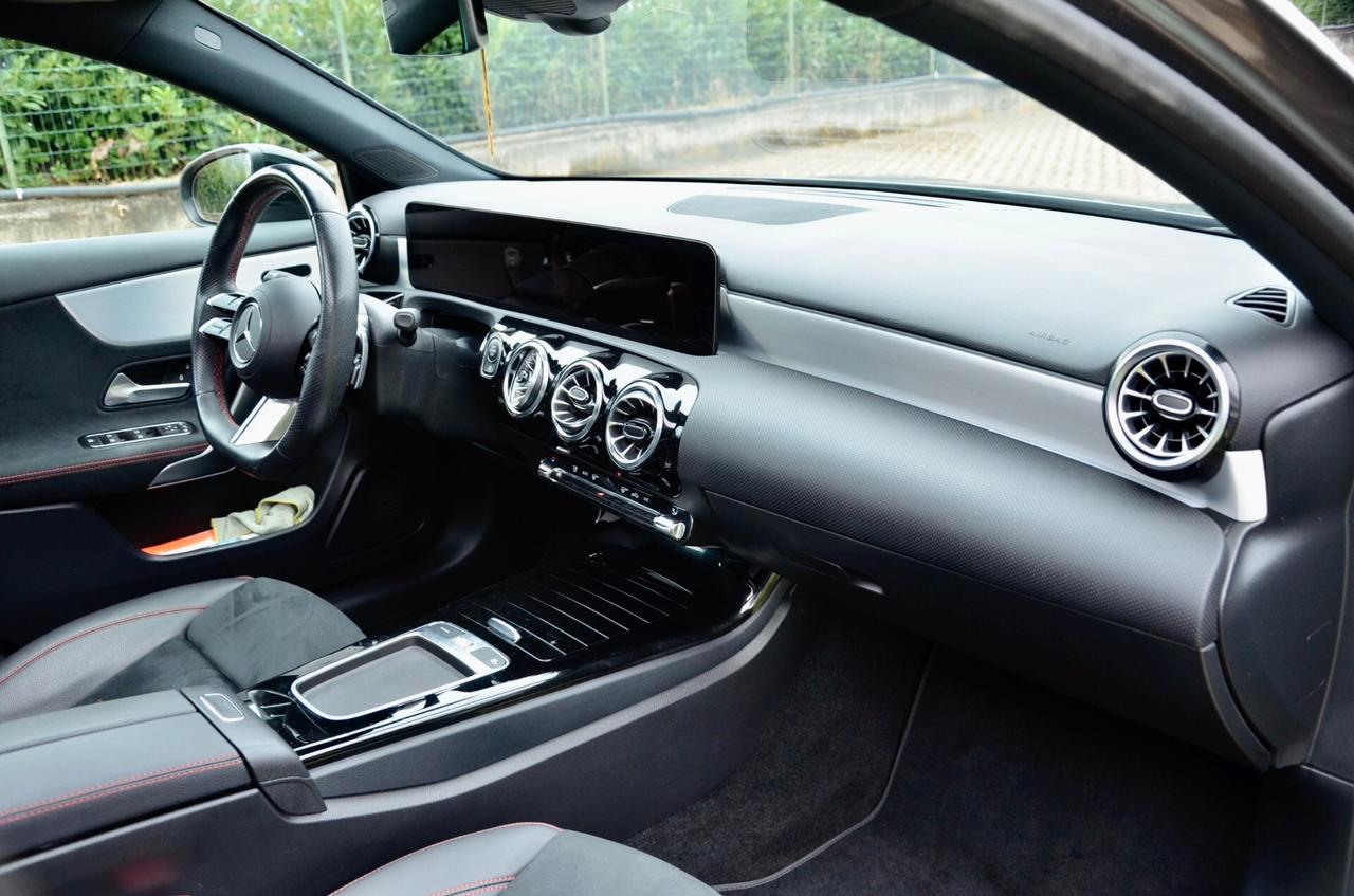 MERCEDES-BENZ A180 AMG LINE PREMIUM PLUS 136cv AUTO, UNICOPROPRIETARIO, TETTO, NIGHT PACK, FARI LED, LUCI 64 COLORI, PERMUTE
