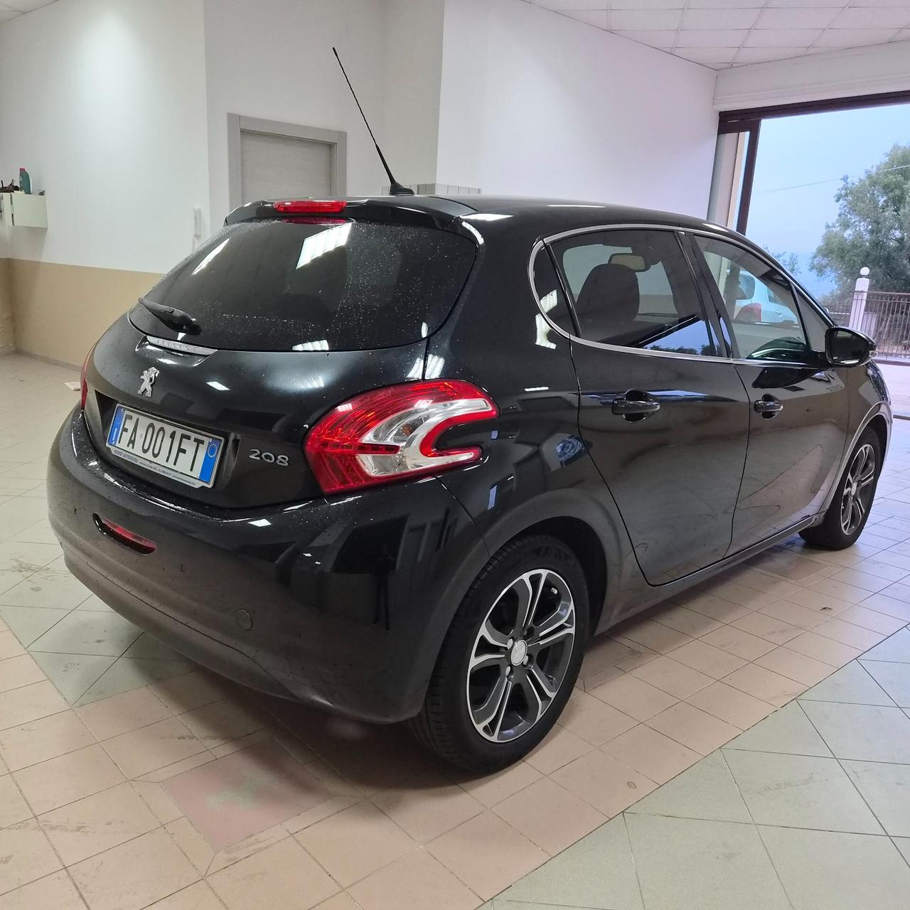 Peugeot 208 1.4 HDi 68 CV 5 porte Allure