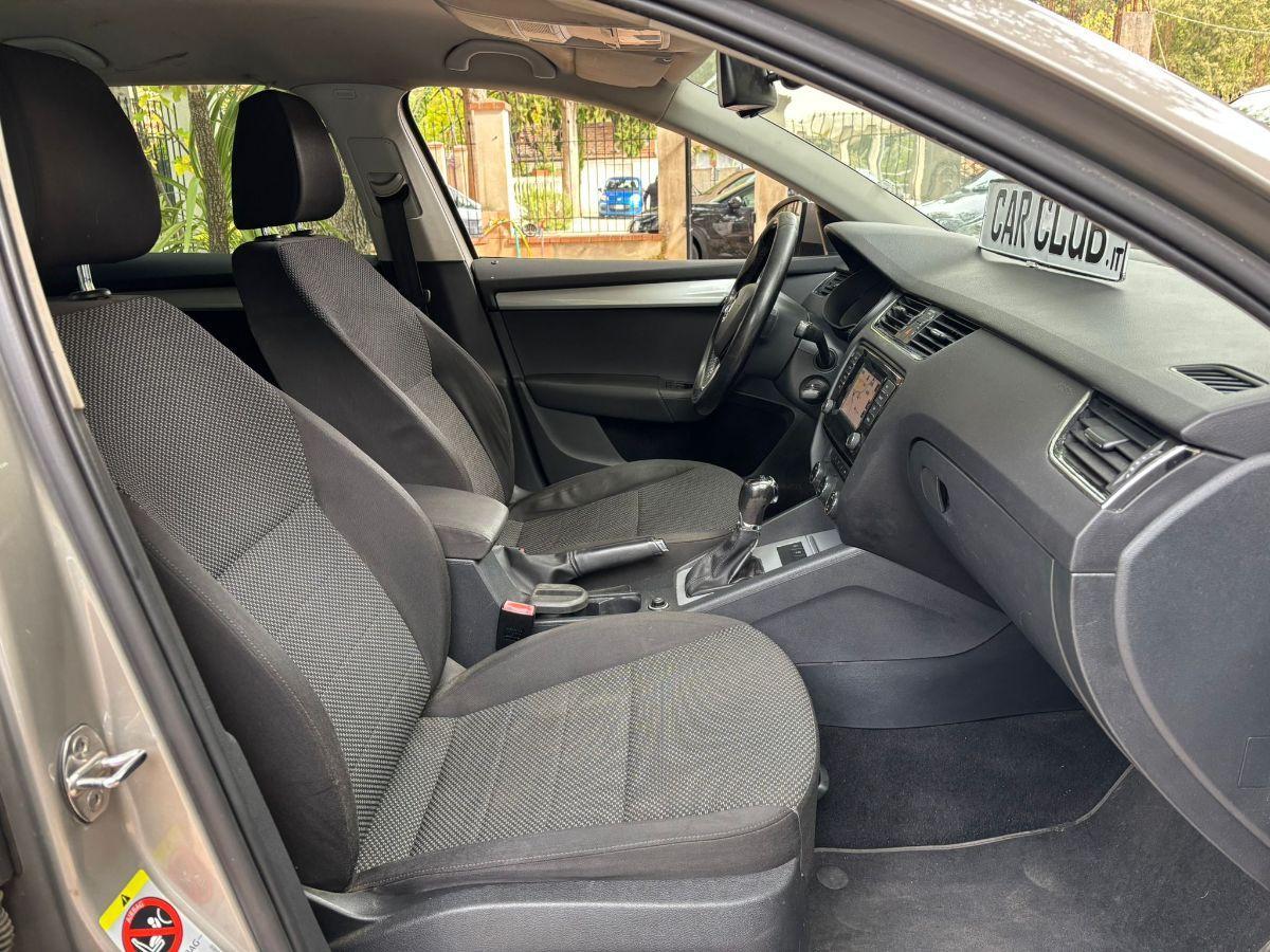 Skoda Octavia 1.6 TDI 105cv DSG Ambition Wagon
