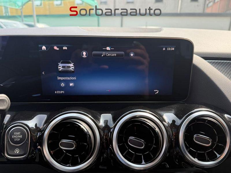 Mercedes-Benz GLA 200 d Automatic AMG Line Premium con Tetto Panoramico.