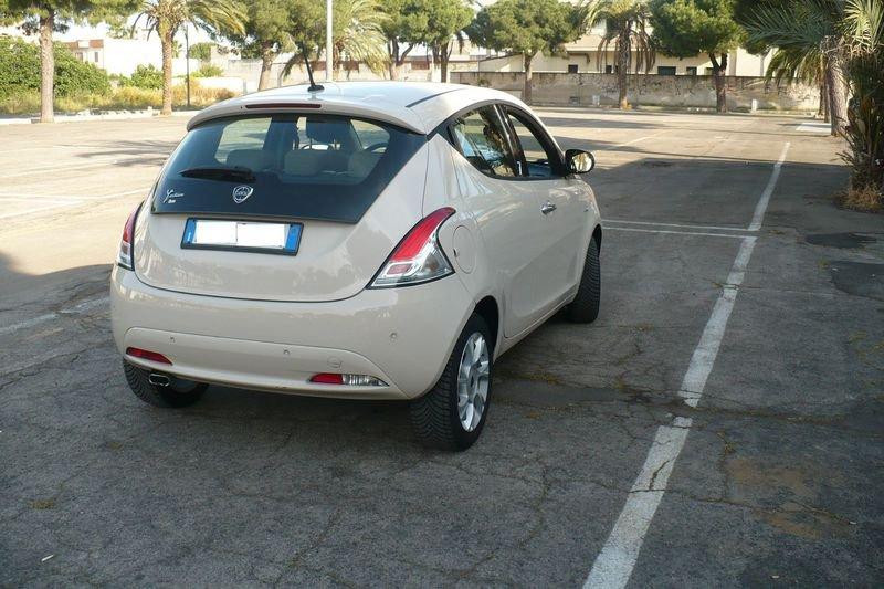 Lancia Ypsilon 1.2 69 CV 5 porte Silver