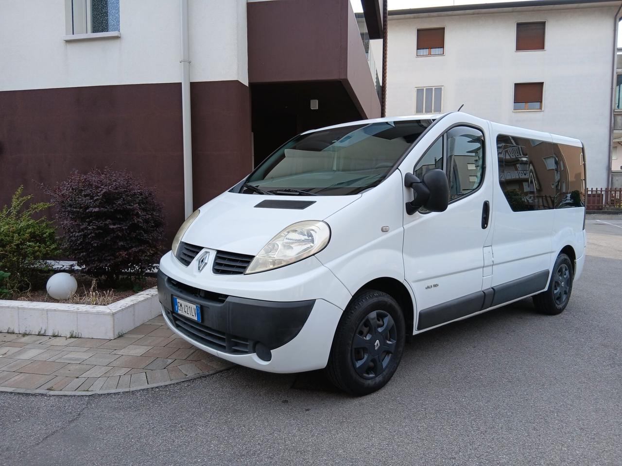 Renault Trafic 2.0 Cdi 115 cv 9 posti Passenger Black Edition +gancio traino