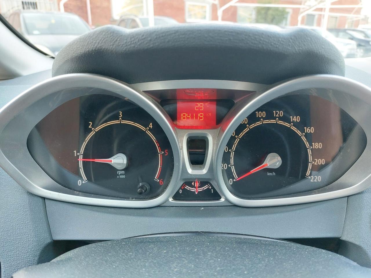 Ford Fiesta 1.4 TDCi 5p. Titanium OK NEOPATENTATI