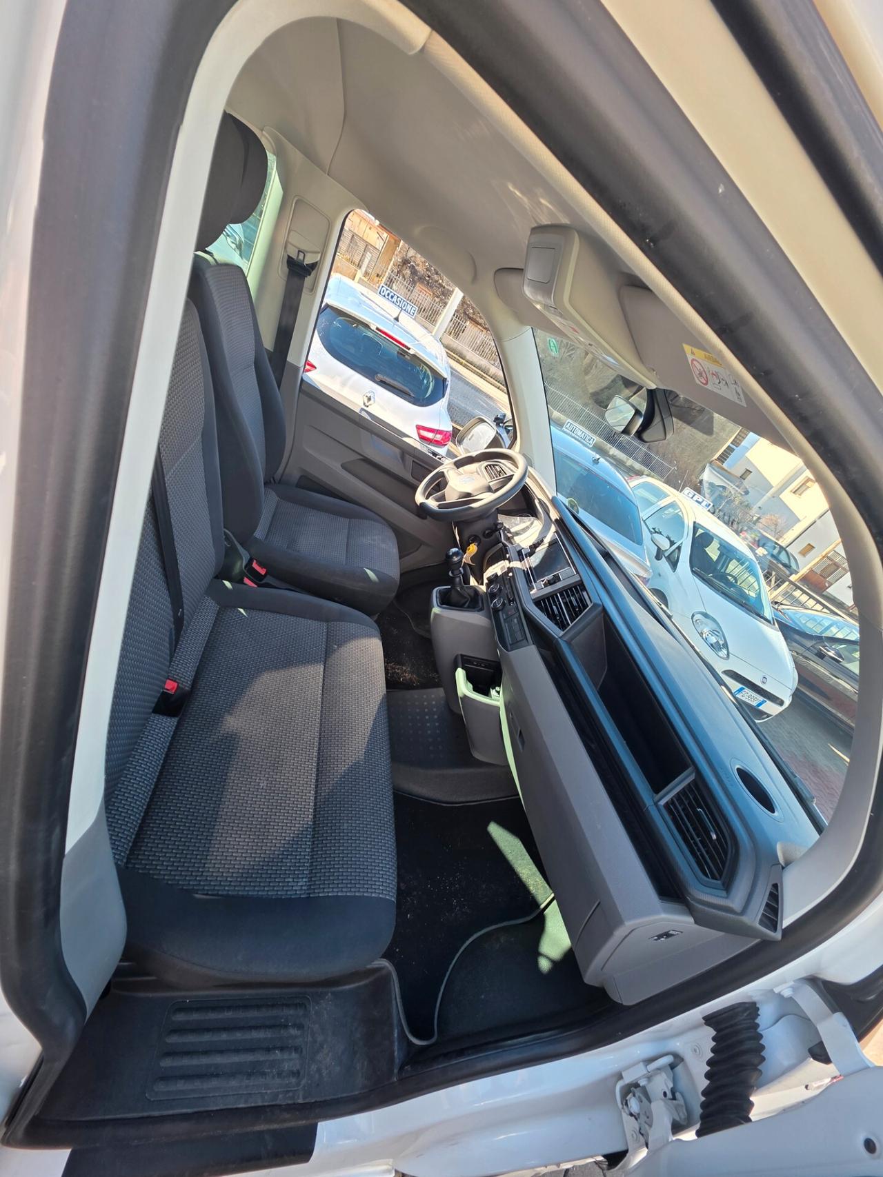 Volkswagen Caravelle 2.0 TDI 110CV 9P IVA esposta