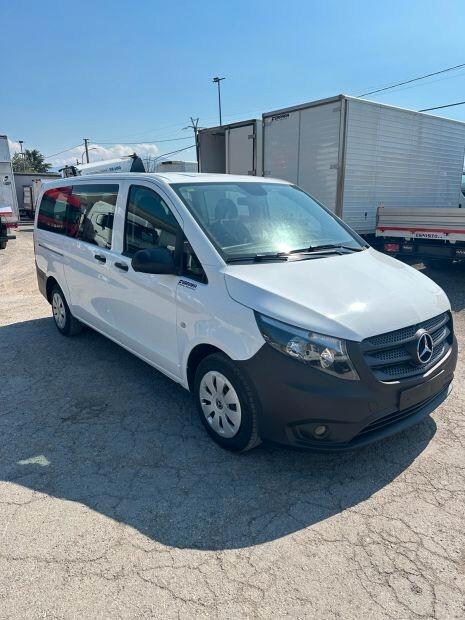 Autocarro pulmino Mercedes 9 posti