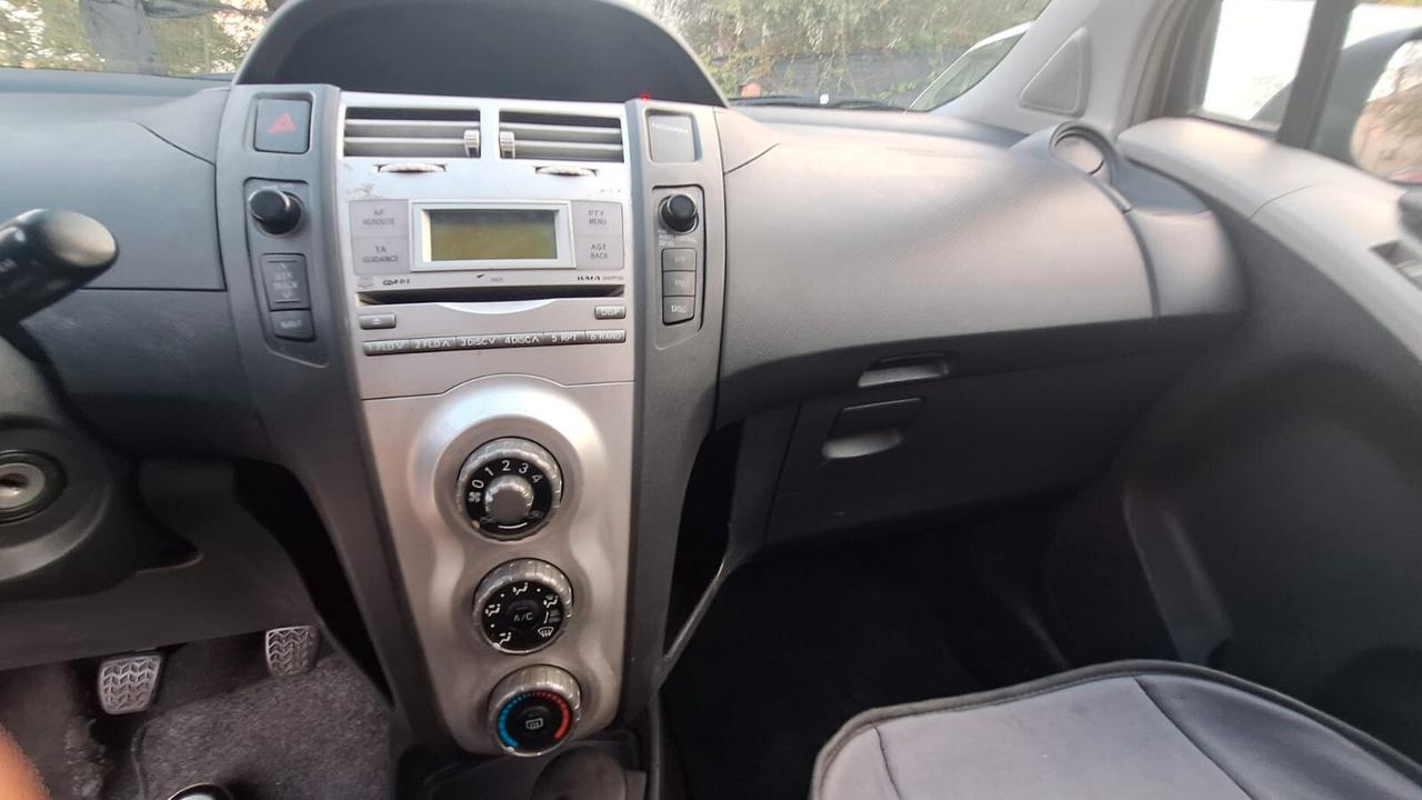 Toyota Yaris 1.0 5 porte Sol X NEOPATENTATI