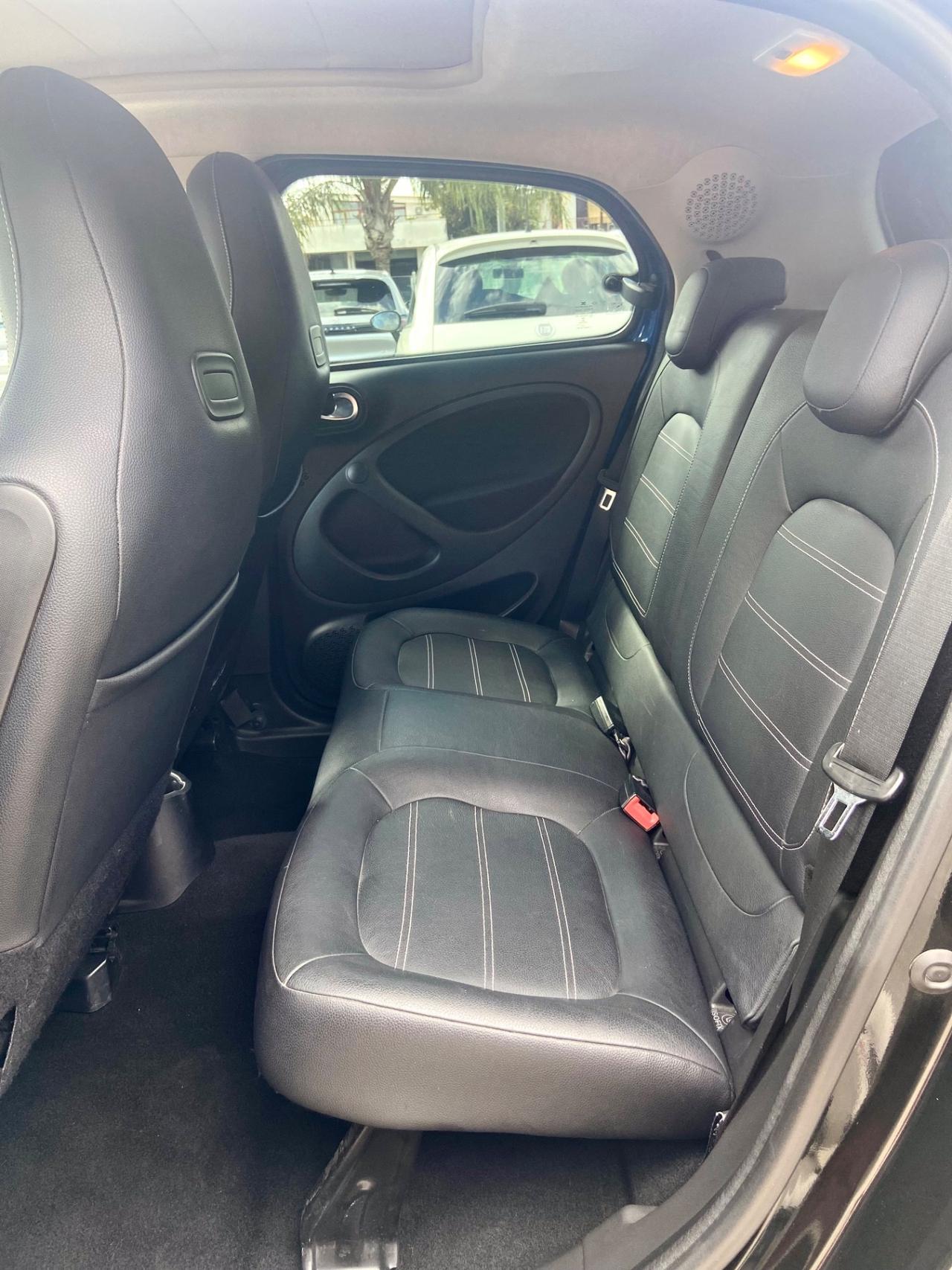 Smart ForFour 70 1.0 twinamic Safetown White