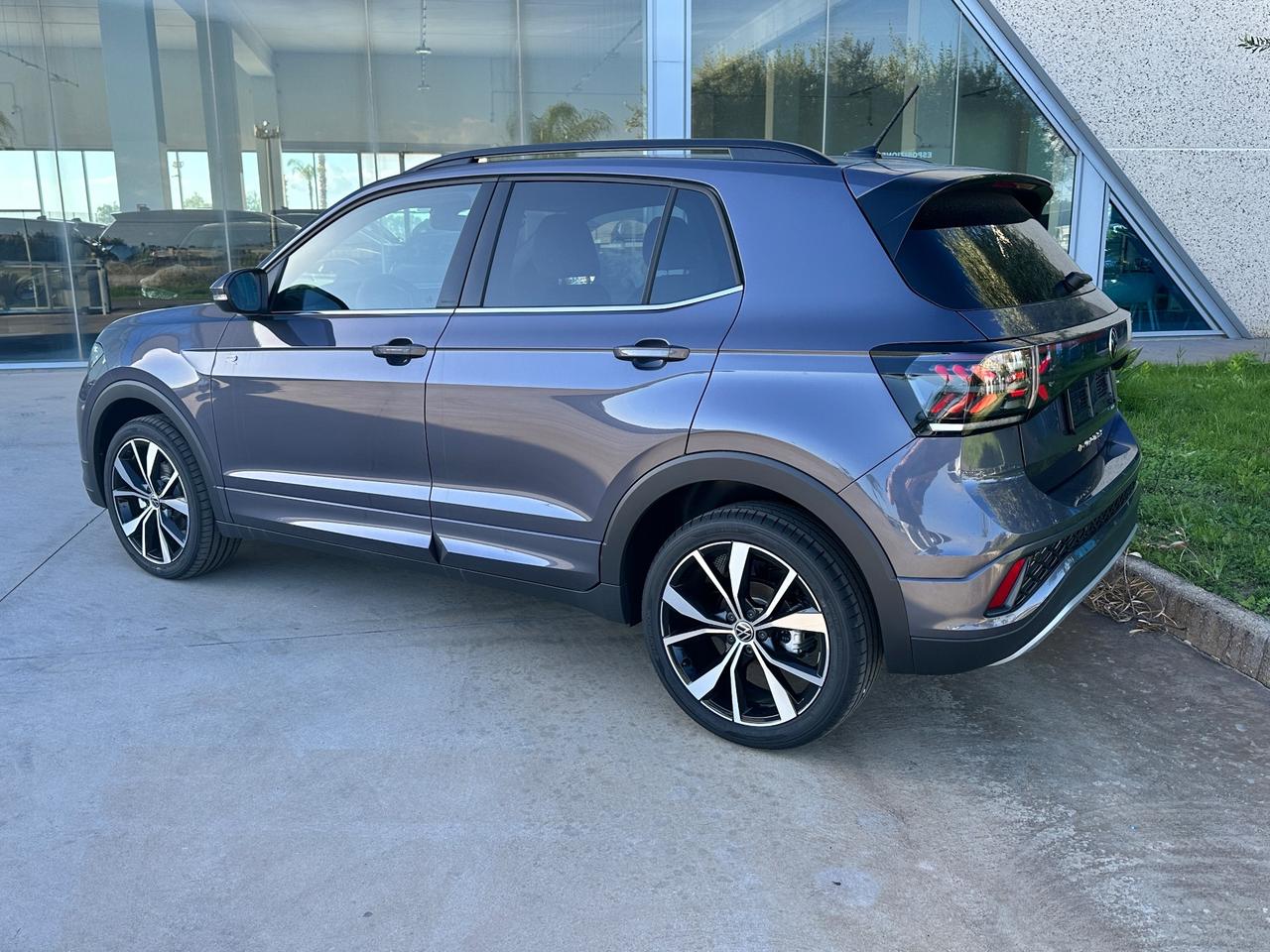 Volkswagen T-Cross R-Line 115cv possibilità noleggio no scoring