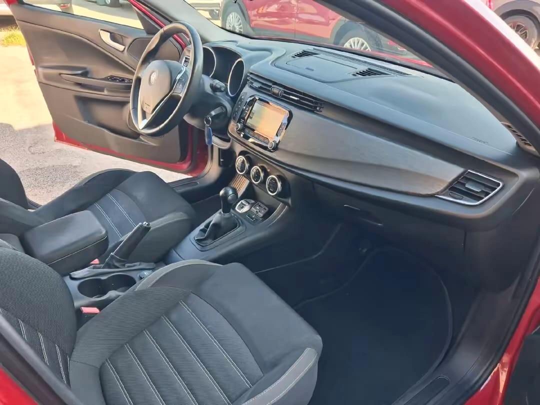 Alfa Romeo Giulietta 1.6 JTDm TCT 120 CV CAMBIO AUTOMATICO NAVIGATORE FARI LED GARANZIA 12 MESI CON CERTIFICATO