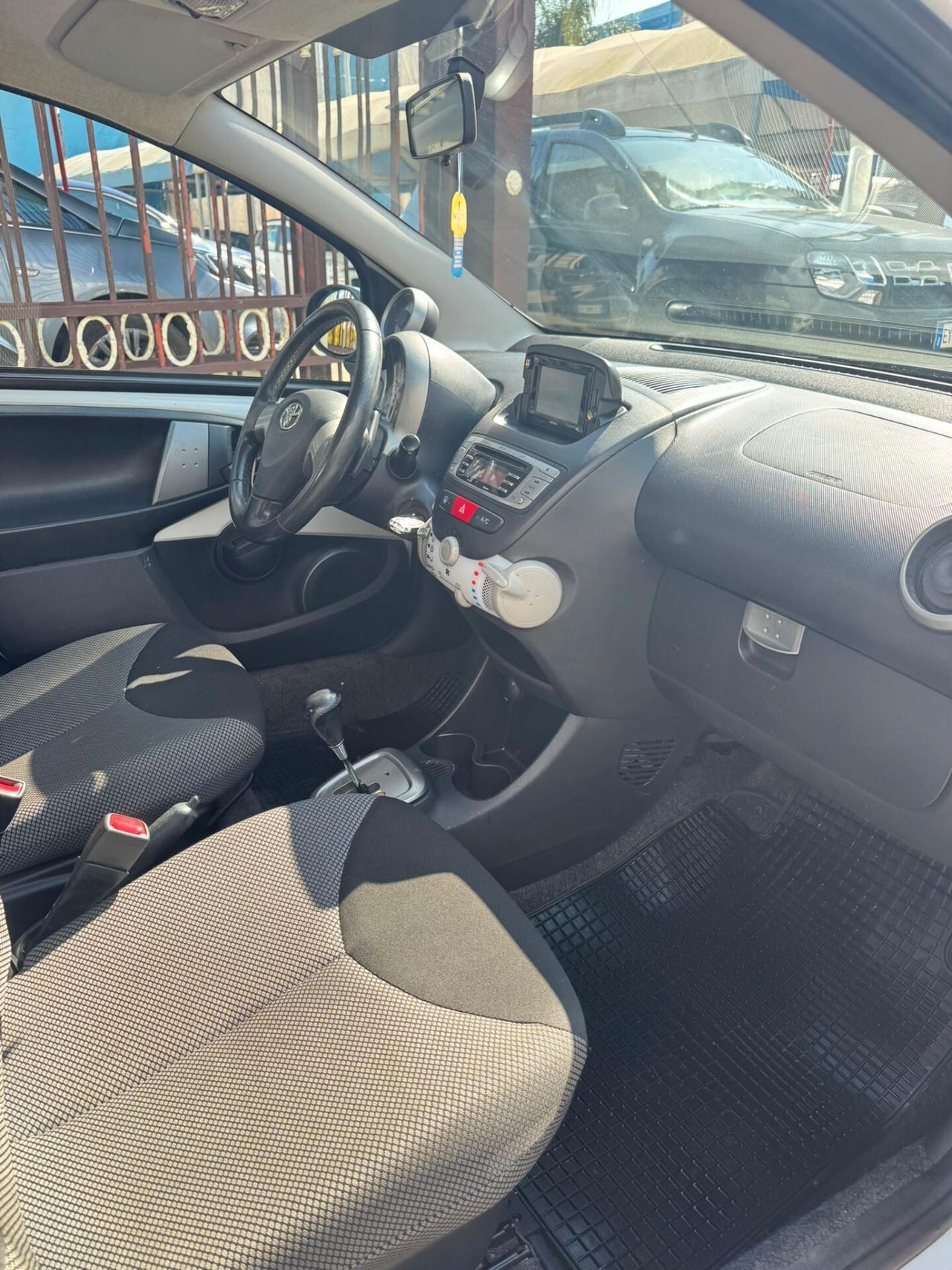 Toyota Aygo 1.0 12V VVT-i 5 porte Lounge Connect MMT